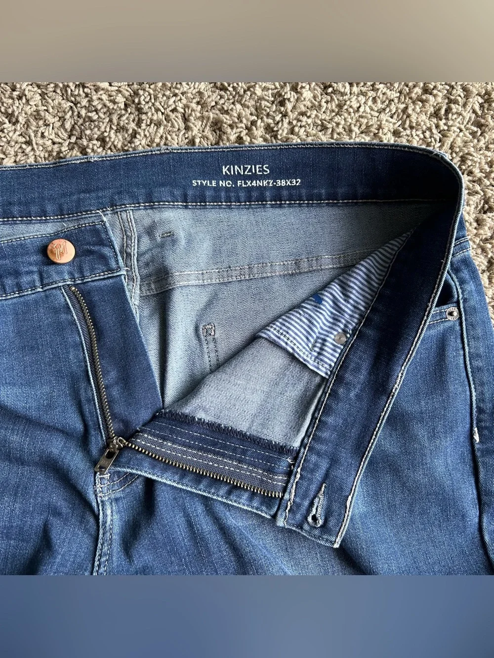 Mugsy Jeans Mens 38x32 Wash Blue Kinzies Straight Fit Stretch Performance Denim